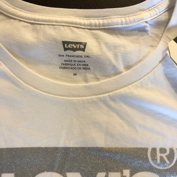 NEW Levi’s t-shirt! - Picture 3 of 4